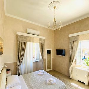 Domus Valadier Guesthouse